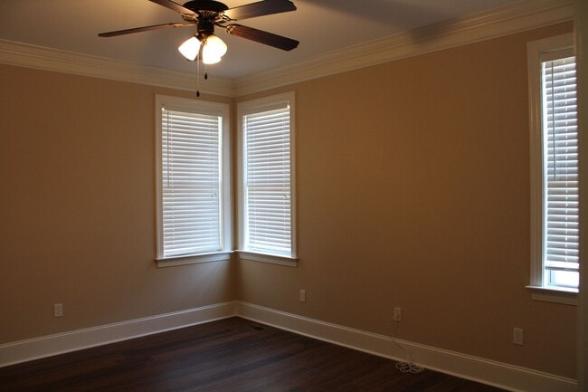 Building Photo - 3211 Walbrook Pl N