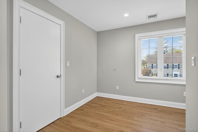 Building Photo - 47 S 6th St