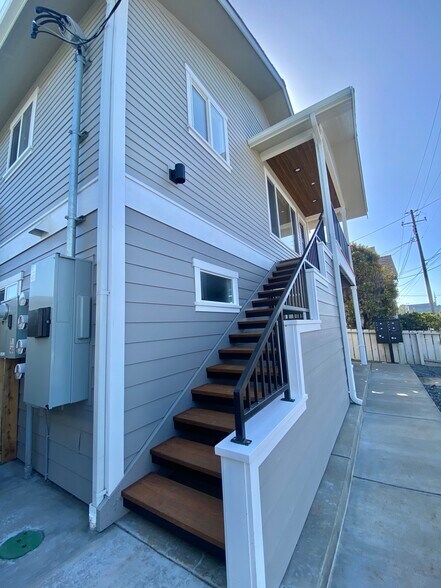 Building Photo - 1318 6th St