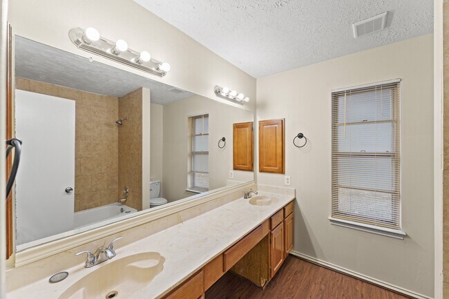 Building Photo - 3710 Kingston Vale Dr