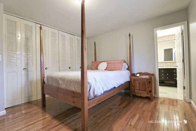 Building Photo - 15417 W Fair Ln