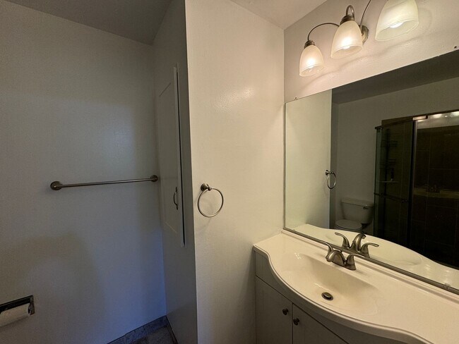 Building Photo - 3bd/2ba Condo - Pets welcome!  Coming Soon!
