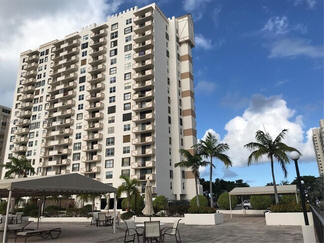 Building Photo - 1865 S Ocean Dr