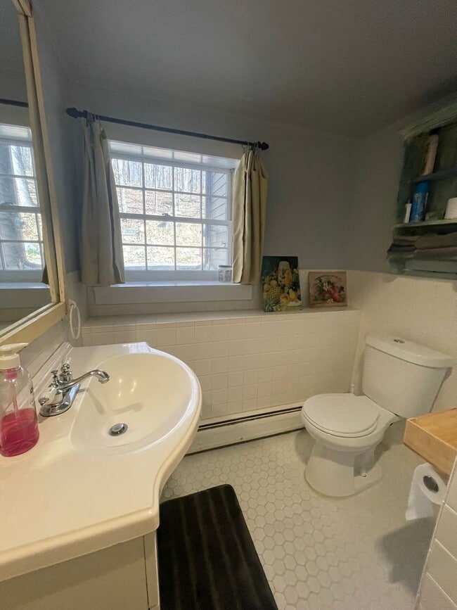 Building Photo - 182 Division St