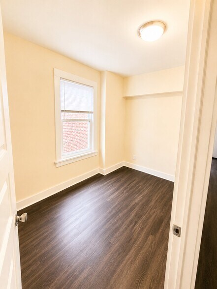 Building Photo - 615 N 32nd St