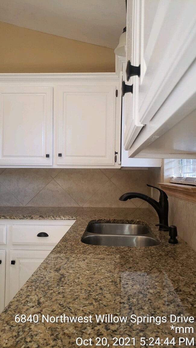 Building Photo - 6840 NW Willow Springs Dr