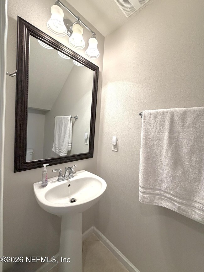 Building Photo - 13527 Montecito Pl