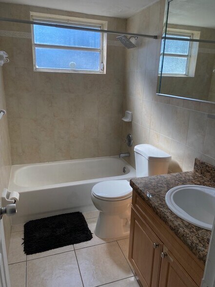 Building Photo - 13900 Lake Placid Ct