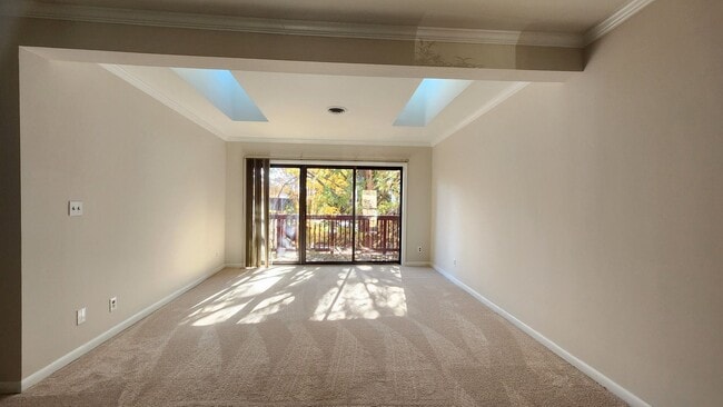 Building Photo - Affordable 2BR close to King St Metro