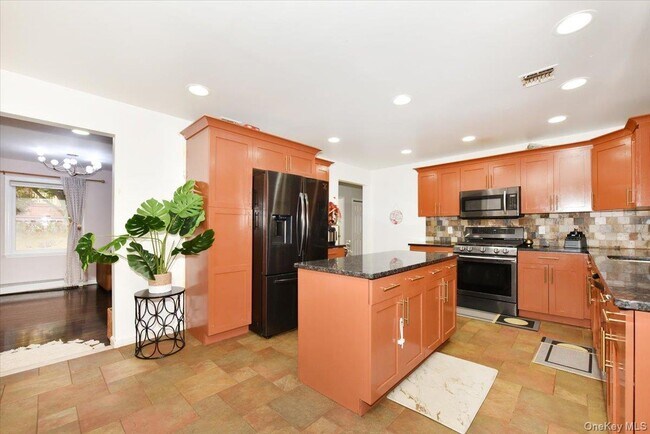 Building Photo - 109 Charles St
