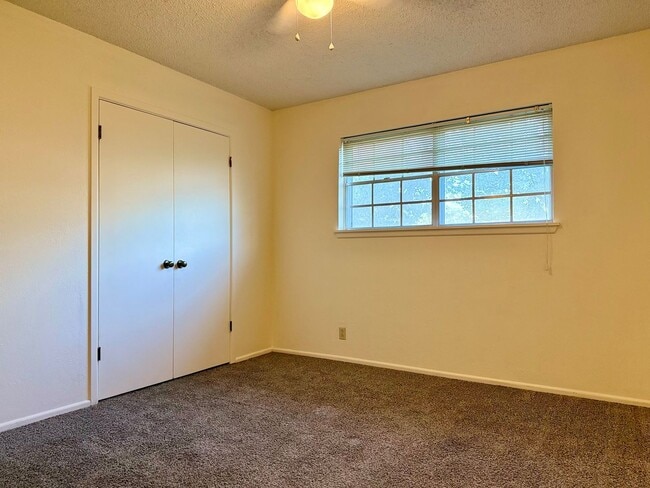 Building Photo - 2213 Culver Dr