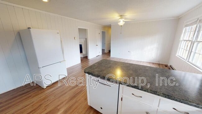 Building Photo - 108 Wilson St