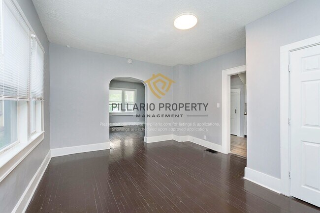 Building Photo - 615 N Gray St