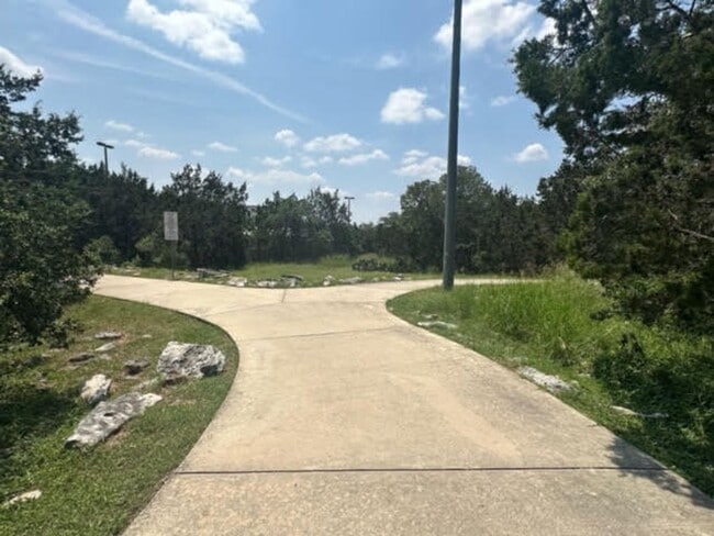 Building Photo - Beautiful home in gated community!!