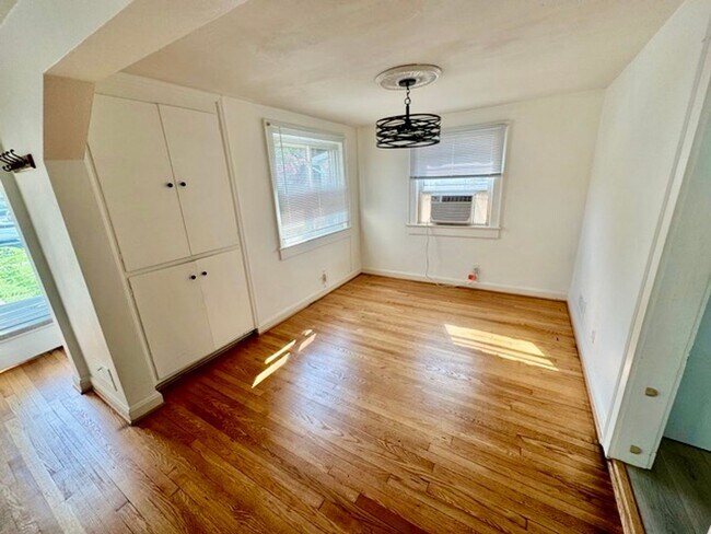 Building Photo - 2BD/1BA Brick Home in Cul-de-sac!