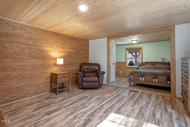 Building Photo - Mini Farm on 2 acres