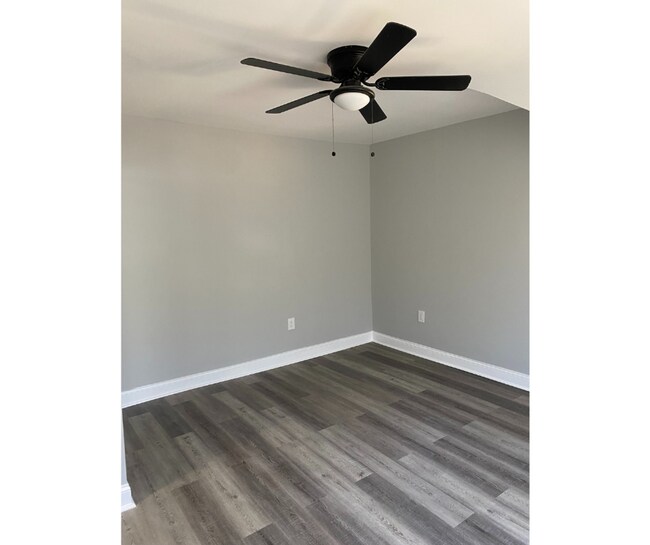 Building Photo - 4310 Ridgewood Ave