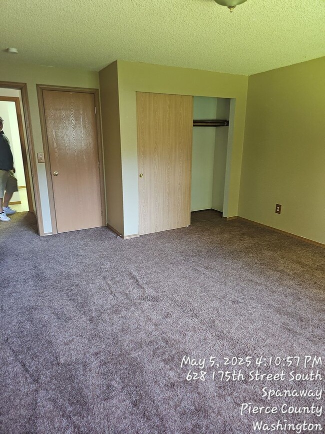 Building Photo - Spanaway rambler home - 3 bedrooms 1 bath,...