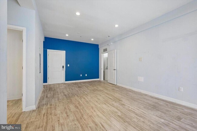 Building Photo - 980 N Marshall St