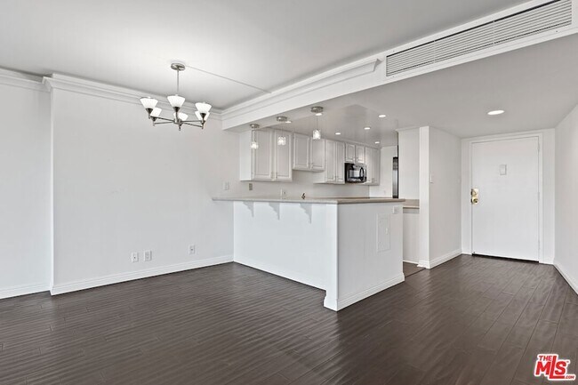 Building Photo - 4316 Marina City Dr
