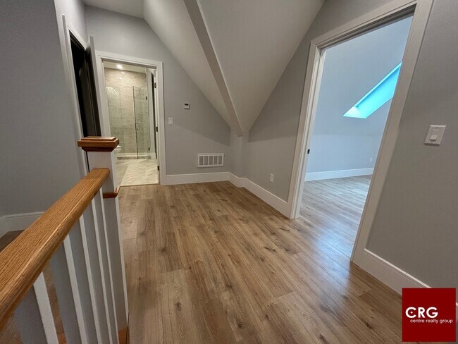 Building Photo - 124 Kenrick St