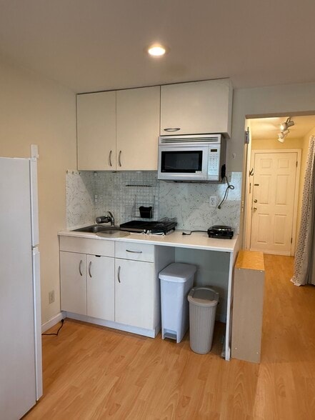 Building Photo - 2700 Ortega St