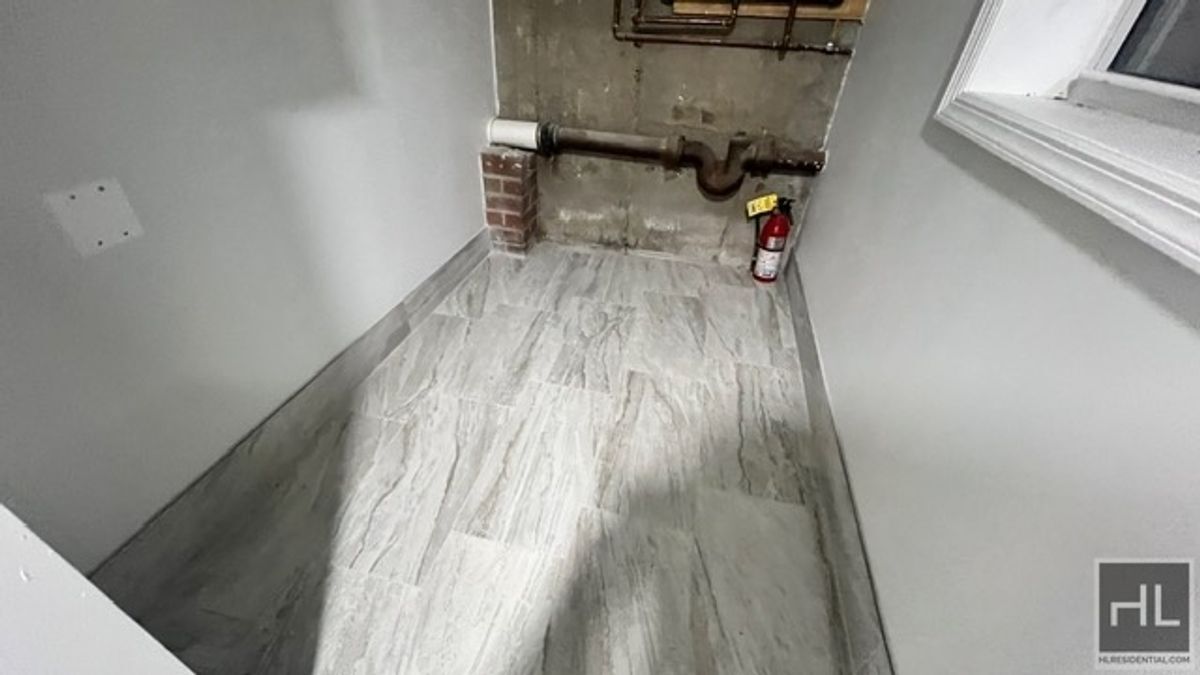 Building Photo - LINCOLN AVENUE