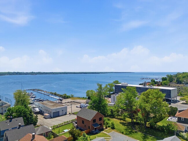 Building Photo - 1124 Narragansett Blvd