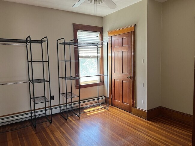 Building Photo - 179-181 Grove Street Unit 3
