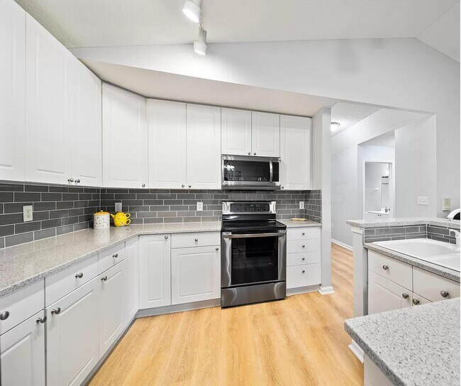 Building Photo - 7774 Essex Gate Dr