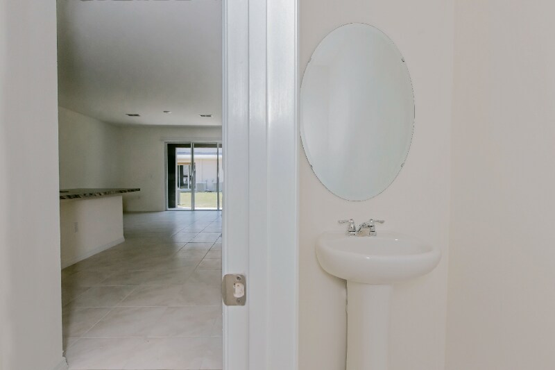Building Photo - 1280 Yellow Finch Dr