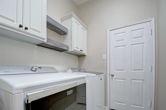 Building Photo - 26439 Richwood Oaks Dr