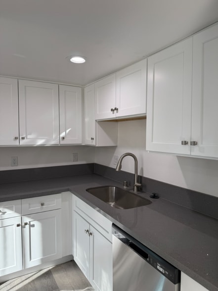 Building Photo - 1750 Karen Ave