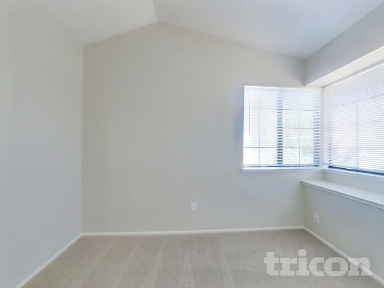 Building Photo - 254 Voyager Dr