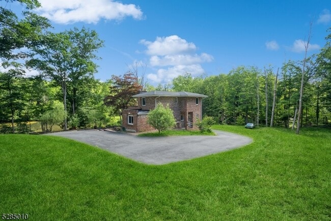 Building Photo - 242 Lake Rd