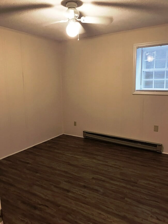 Building Photo - 406 Old Central Rd