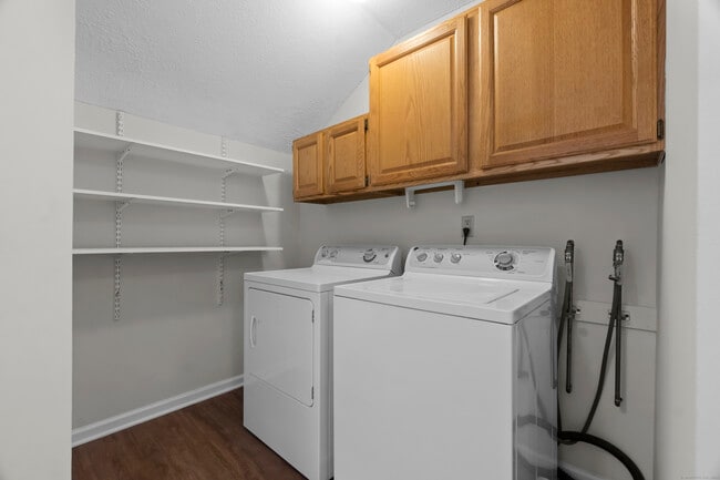 Building Photo - 671 Cornwall Ave