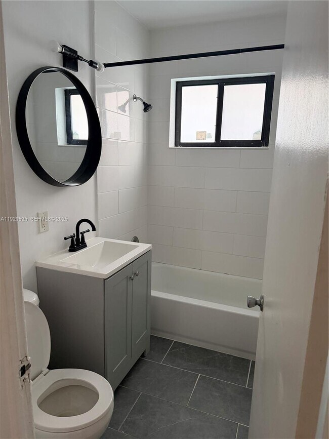 Building Photo - 2220 Calais Dr