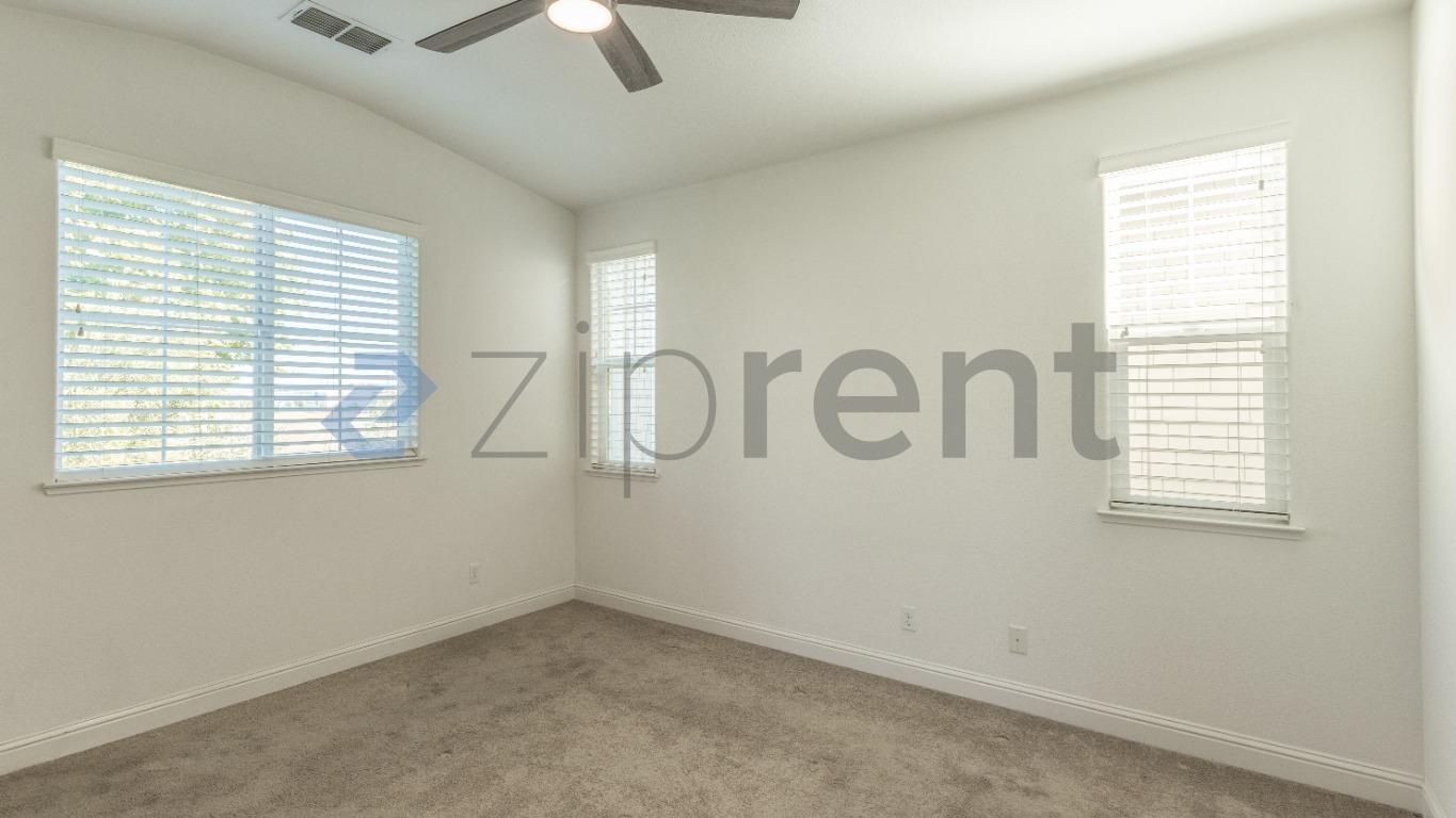 Building Photo - Unit