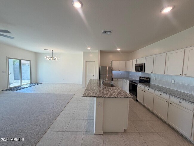 Building Photo - 4422 N 100th Dr