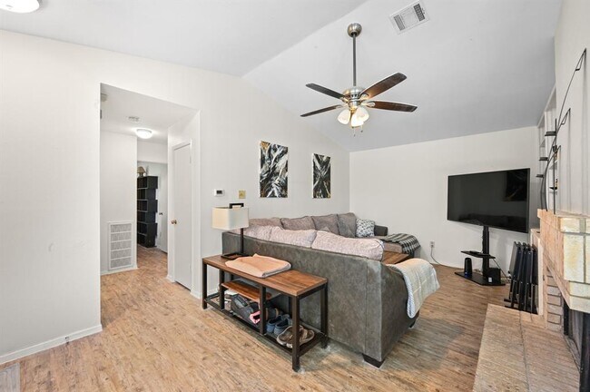 Building Photo - 11728 Norwegian Wood Dr