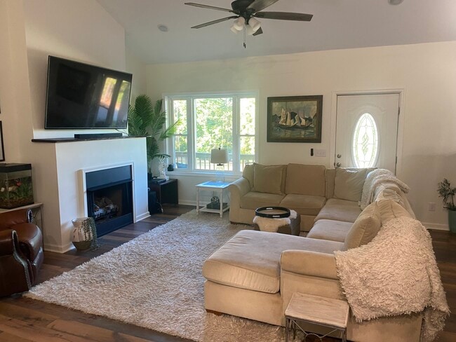 Building Photo - 120 Long Beach Blvd