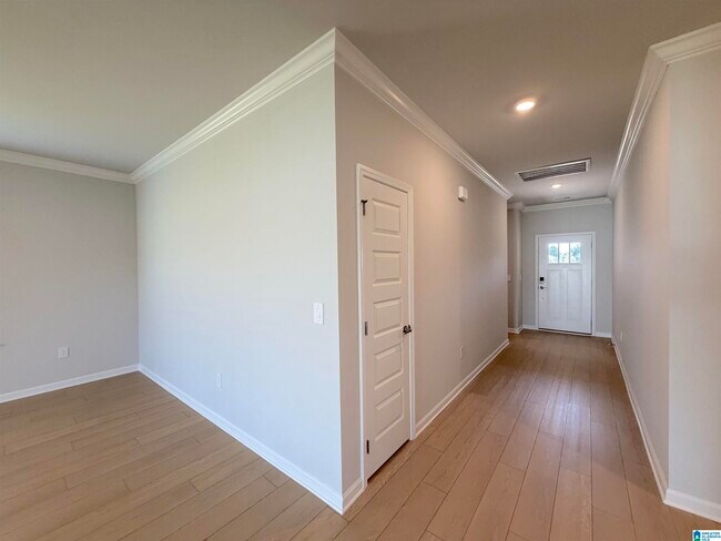 Building Photo - 237 Granby Ln
