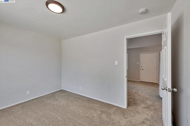 Building Photo - 264 Chumalia St