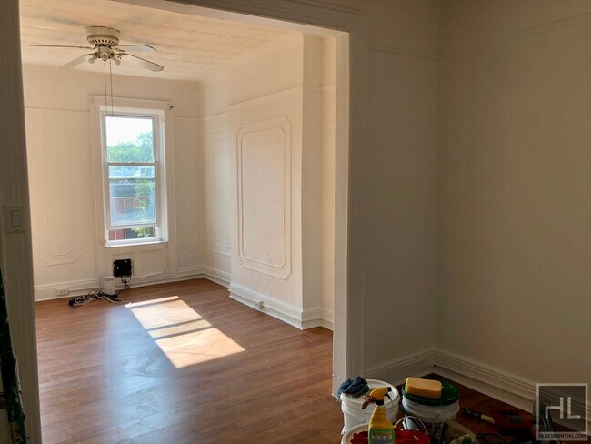 Primary Photo - Top Floor Alcove Studio