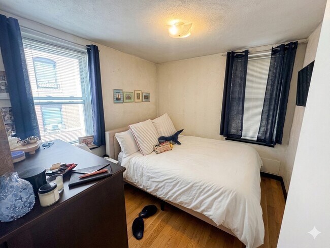 Building Photo - 35 Charter St