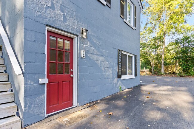 Building Photo - Rare 1 Bedroom Apartment in Williamsburg, VA | Pet-Friendly Rental