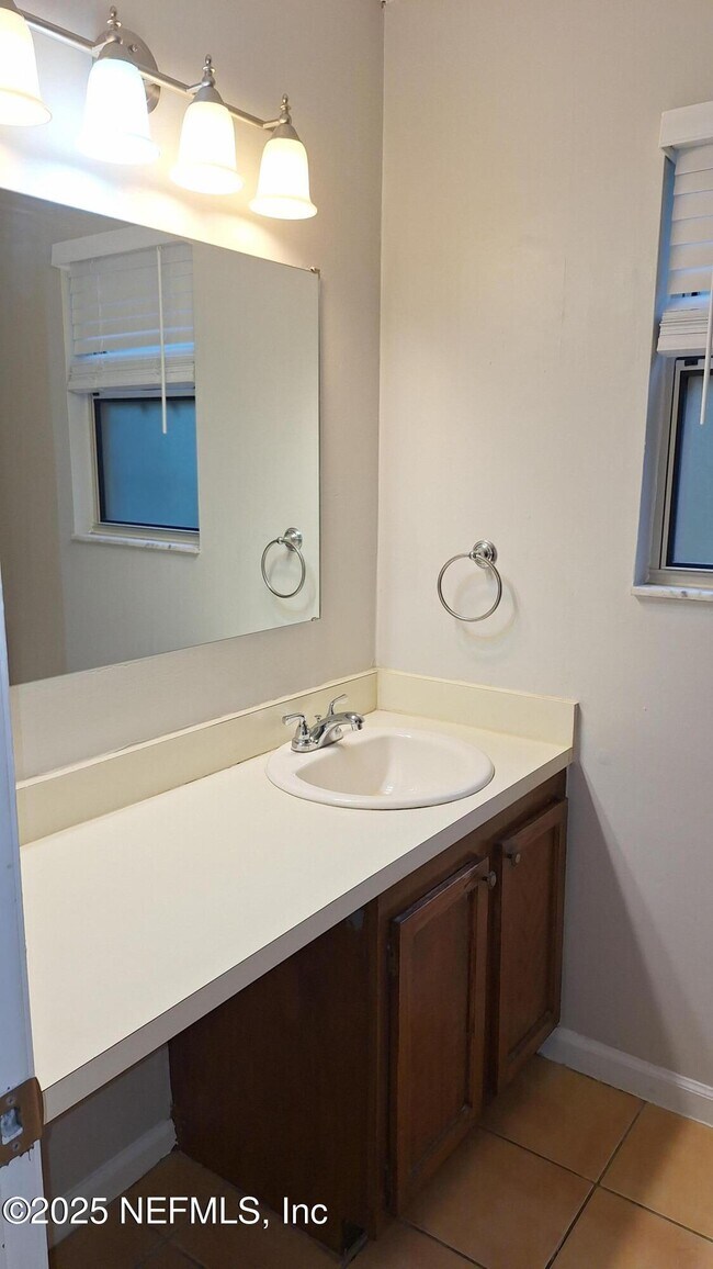 Building Photo - 10579 Castlebrook Dr