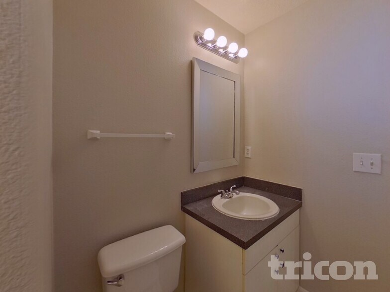 Building Photo - 400 Cocoa Ct