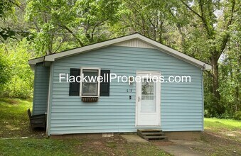 Building Photo - Well Maintained 2 bedroom, 1 Bath home